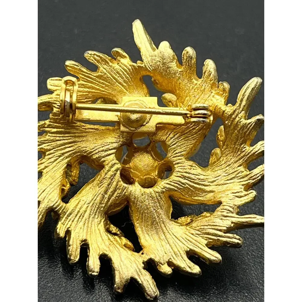 Vintage Unsigned Gold Tone Faux Pearl Cluster Wreath Brooch‎